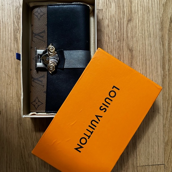 Louis Vuitton 100% authentic long wallet; excellent condition - Picture 6 of 6